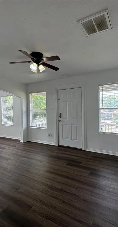 5633 Curzon Avenue, Fort Worth TX 76107 - Photo 4