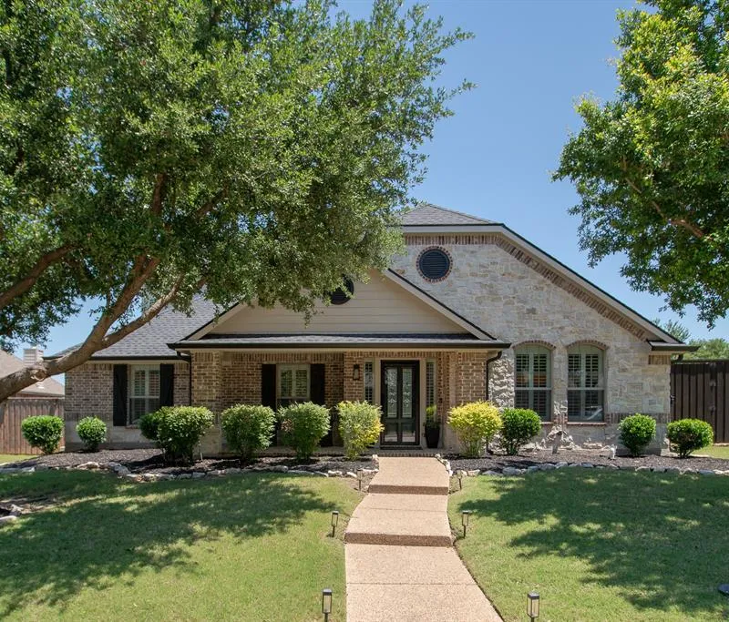 7822 Glencrest Drive, Sachse TX 75048
