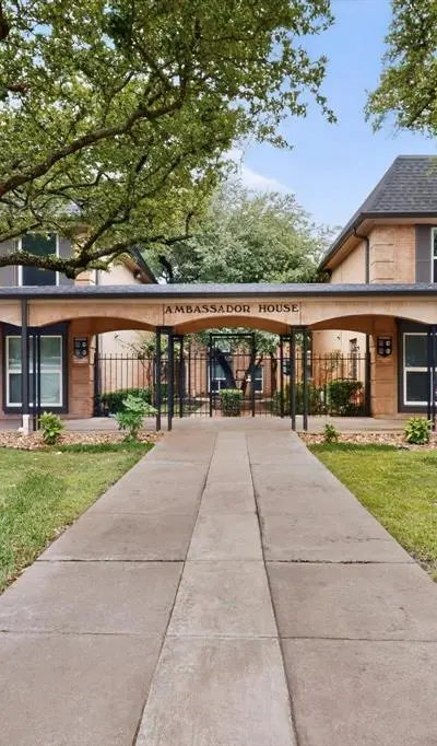 7820 Meadow Park Drive # 215, Dallas TX 75230