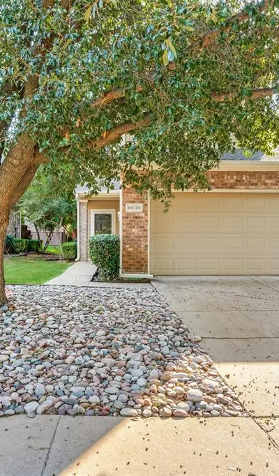 8600 Hunters Trace Lane, Plano TX 75024 - Photo 2