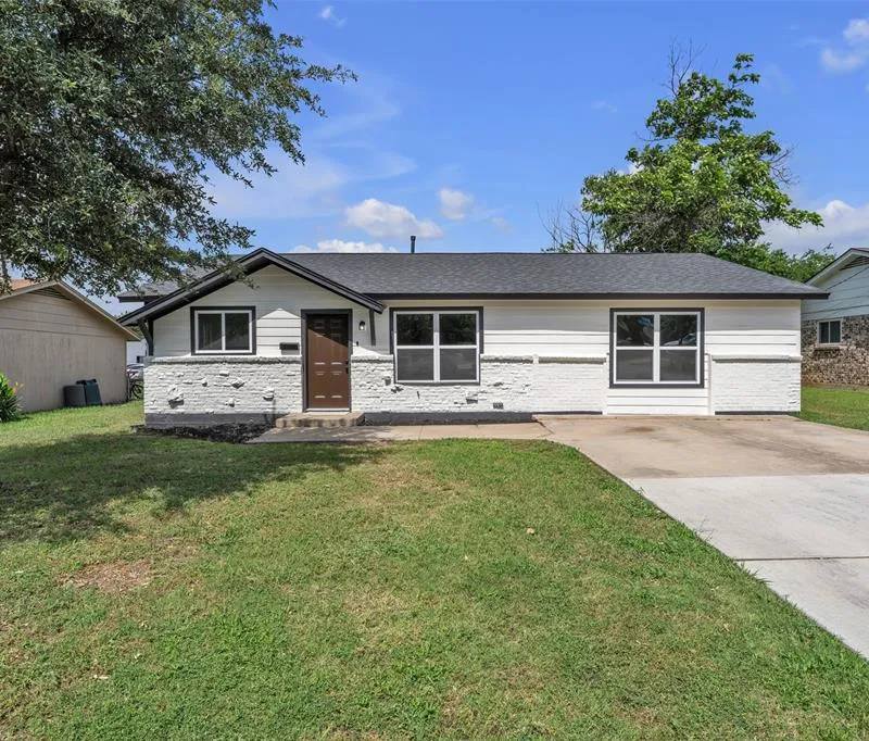 3265 Earle Drive, Haltom City TX 76117