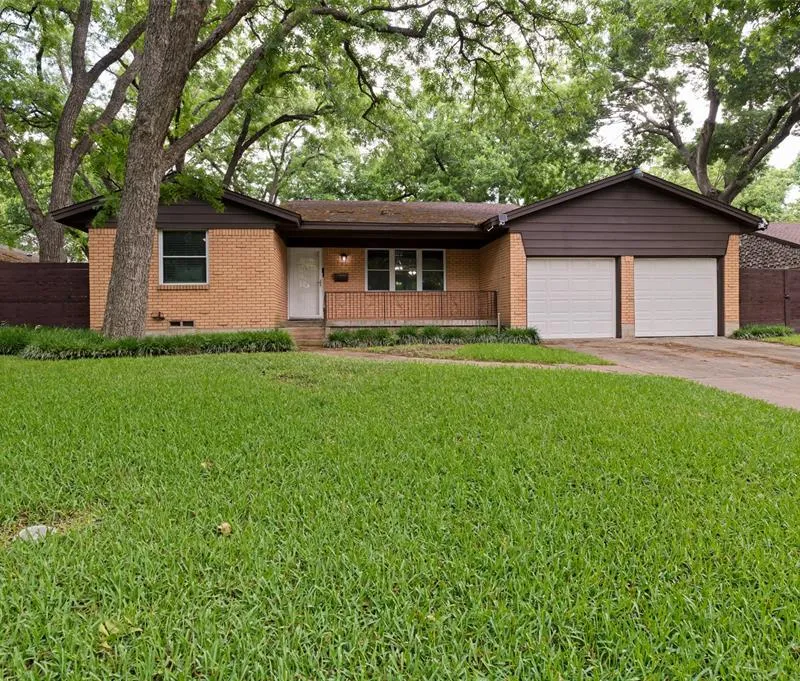 2730 Larkspur Lane, Dallas TX 75233