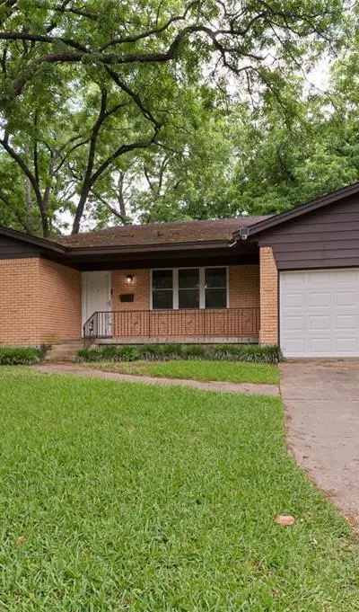 2730 Larkspur Lane, Dallas TX 75233 - Photo 2