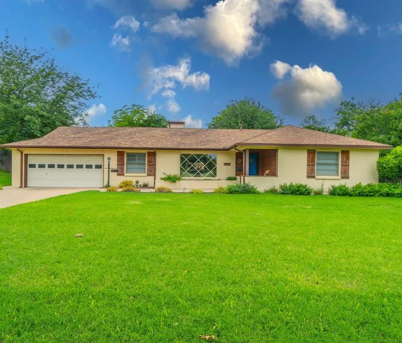 6924 Bal Lake Drive, Fort Worth TX 76116