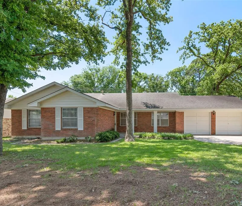 2202 Foxcroft Circle, Denton TX 76209