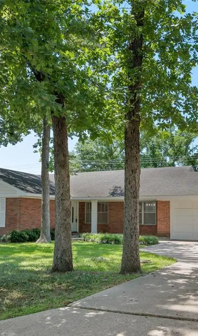 2202 Foxcroft Circle, Denton TX 76209 - Photo 2