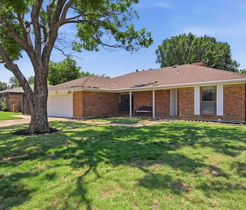 1211 Meadowview Drive, Euless TX 76039