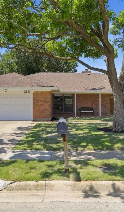 1211 Meadowview Drive, Euless TX 76039 - Photo 2