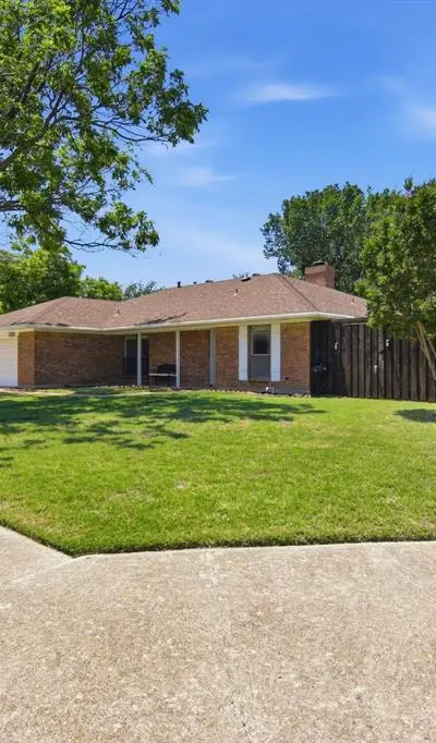 1211 Meadowview Drive, Euless TX 76039 - Photo 3