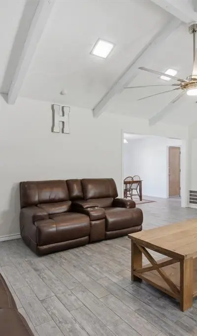 1211 Meadowview Drive, Euless TX 76039 - Photo 5