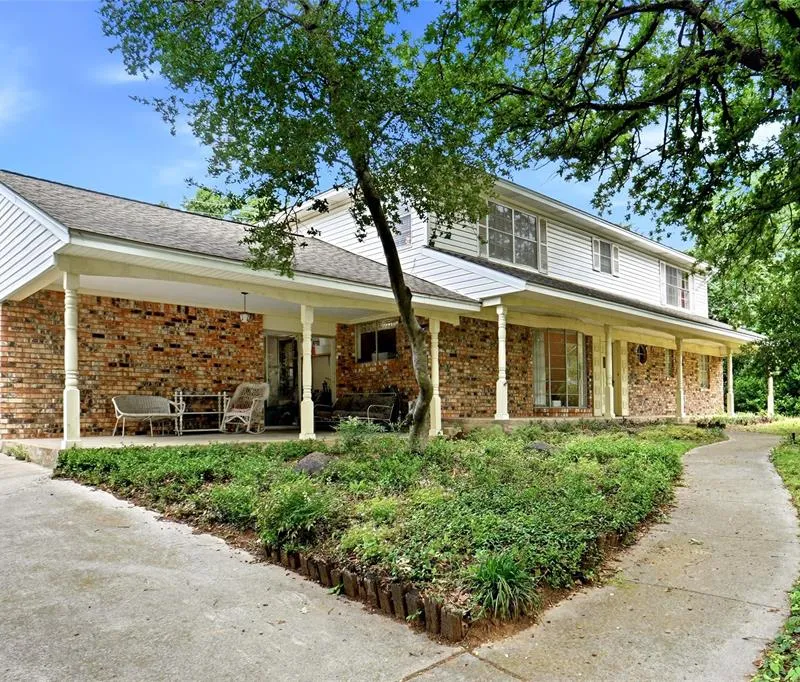 2105 Camelot Drive, Grapevine TX 76051