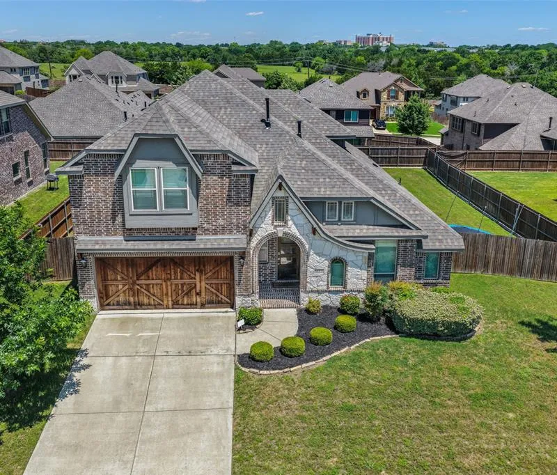 933 Vista Lane, DeSoto TX 75115