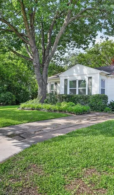 1439 Casa Vale Drive, Dallas TX 75218 - Photo 2