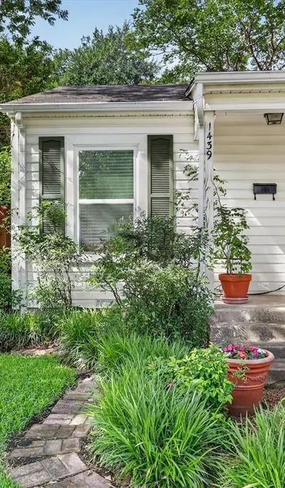 1439 Casa Vale Drive, Dallas TX 75218 - Photo 3