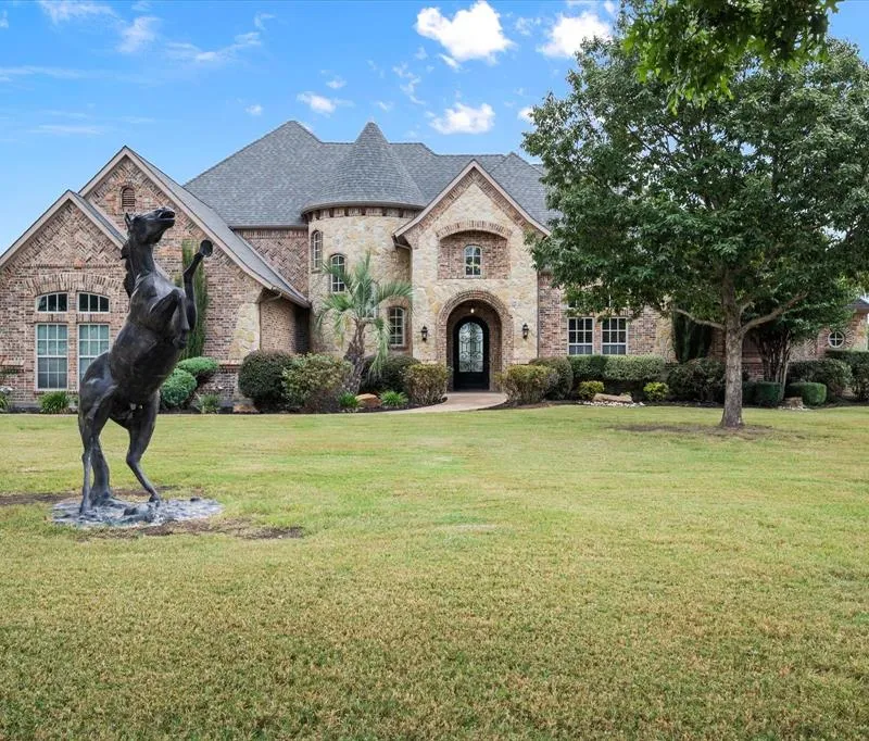 160 Steel Dust Drive, Red Oak TX 75154