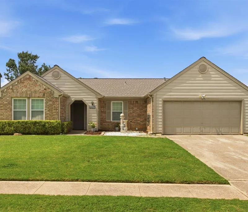 2627 Bayberry Lane, Euless TX 76039