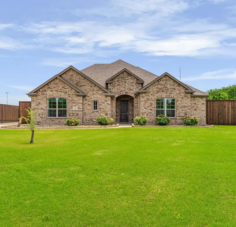 3620 Laurenwood Drive, Crowley TX 76036