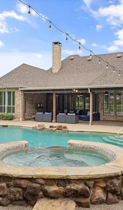 805 Mallard Pointe Drive, Granbury TX 76049