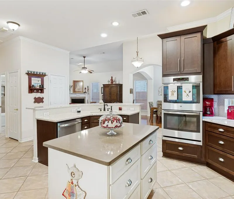 412 Hideaway Court, Euless TX 76039
