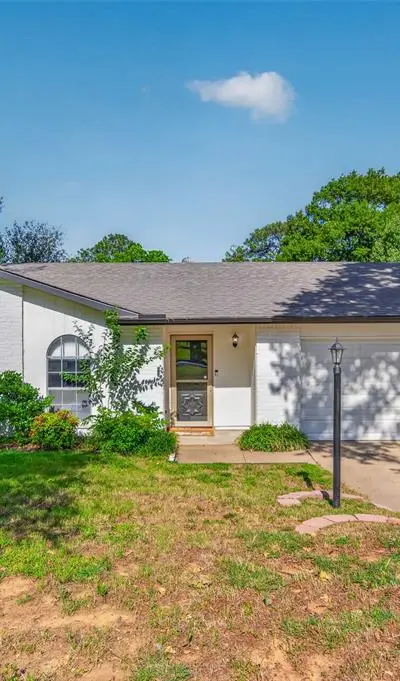 2510 Mintwood Place, Arlington TX 76016 - Photo 2