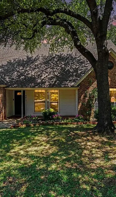4917 Rockford Court, Arlington TX 76017 - Photo 2