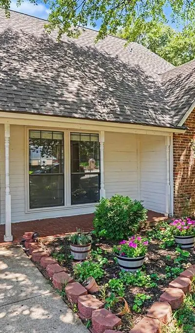 4917 Rockford Court, Arlington TX 76017 - Photo 3