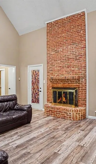 4917 Rockford Court, Arlington TX 76017 - Photo 5
