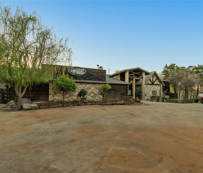 7240 Fairholt Road, Pilot Point TX 76258