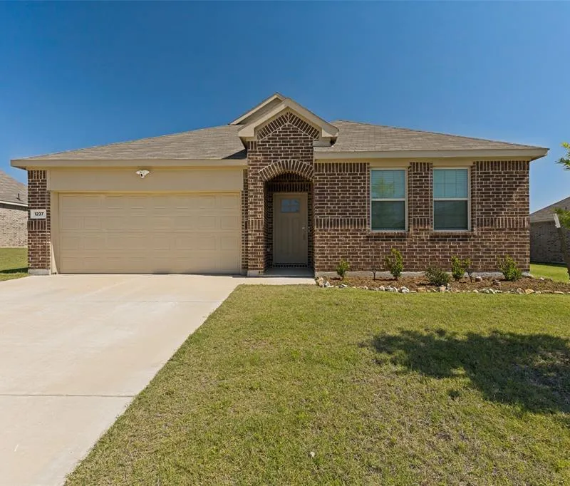 1237 Almond Road, Azle TX 76020