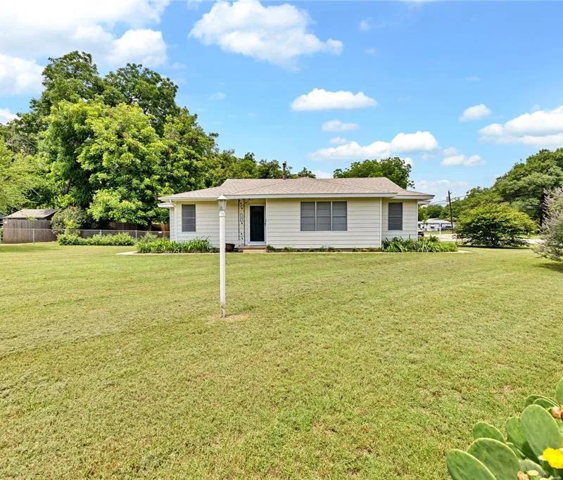 3041 Field Street, Haltom City TX 76117