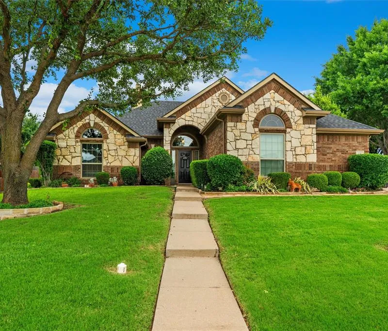 105 Daisey Lane, Justin TX 76247