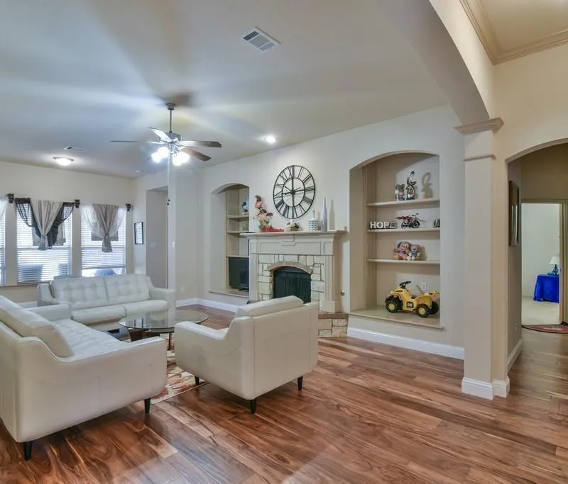 2705 Fox Creek Trail, Arlington TX 76017