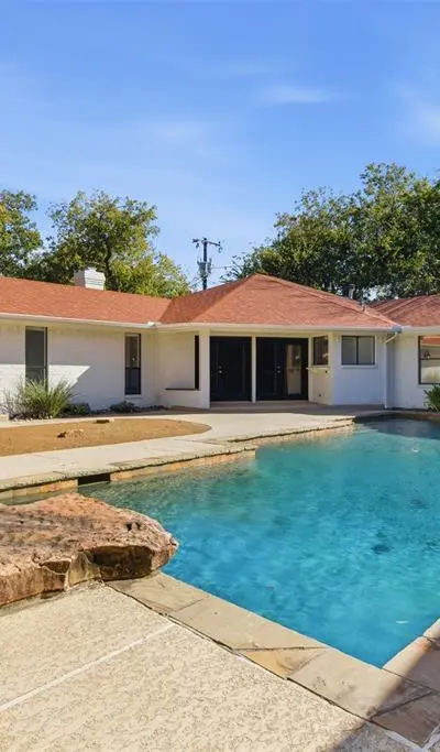 2201 Mistletoe Boulevard, Fort Worth TX 76110