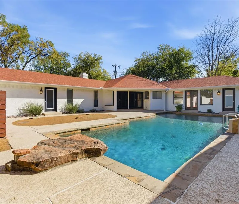 2201 Mistletoe Boulevard, Fort Worth TX 76110
