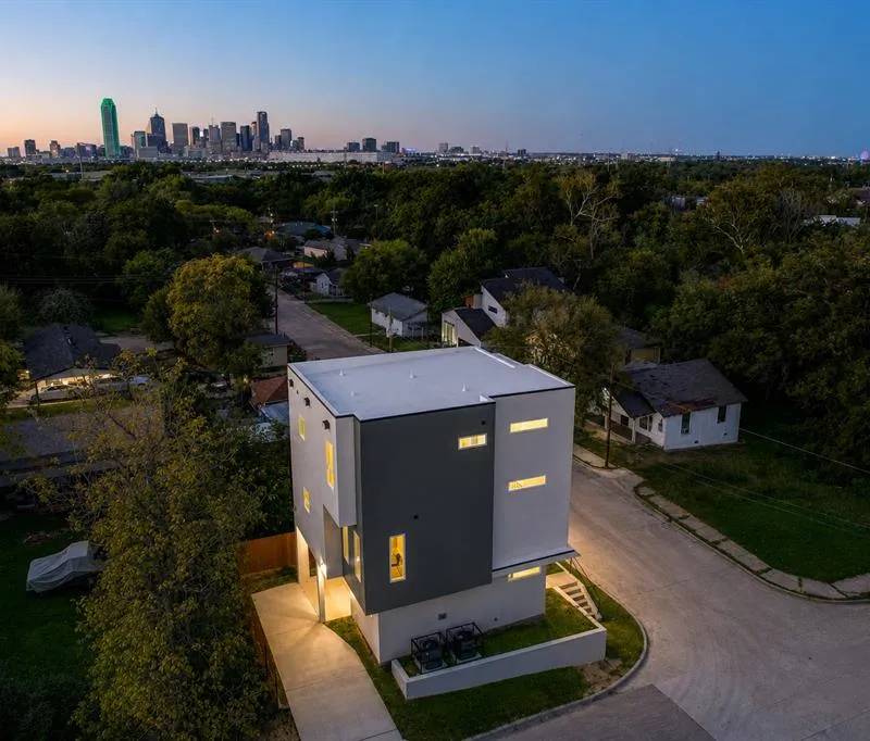 521 Faulk Street, Dallas TX 75203