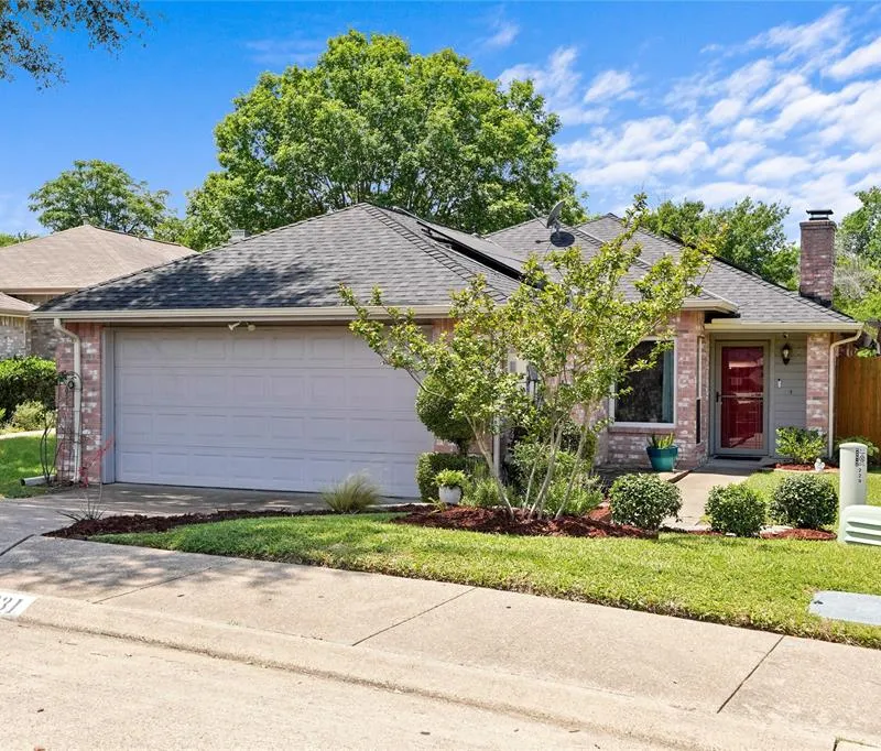 231 Juniper Ridge Circle, DeSoto TX 75115