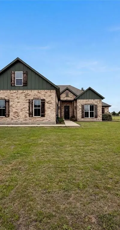 725 Cheyenne Trail, Trenton TX 75490