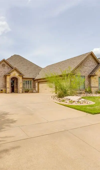 2318 Vienna Drive, Granbury TX 76048