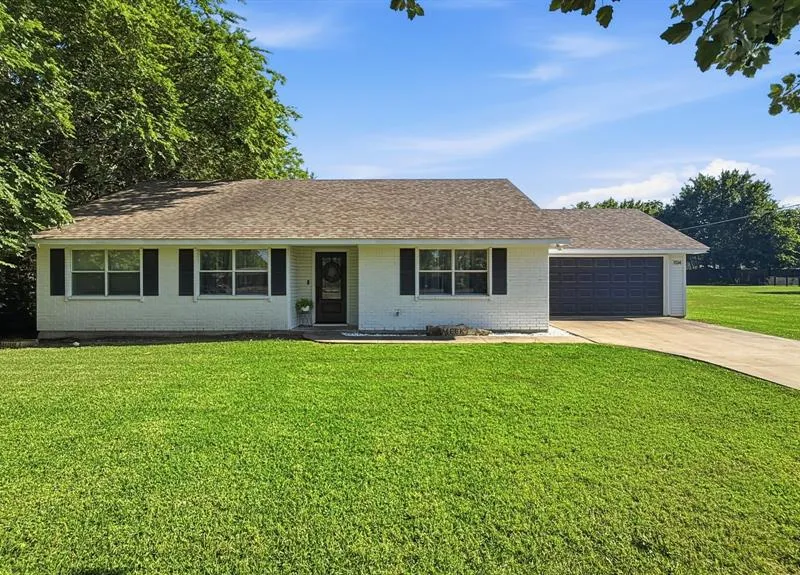 704 W Bells Boulevard, Bells TX 75414