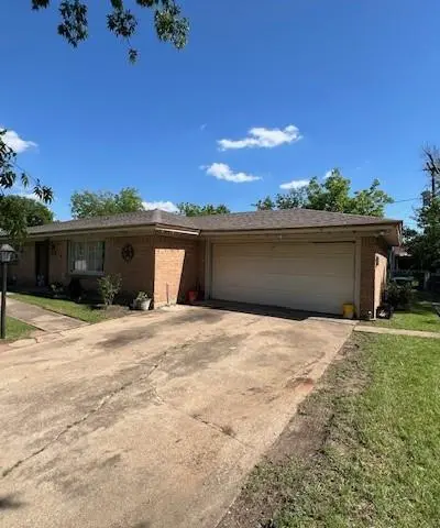 155 Chateau Drive, Fort Worth TX 76134 - Photo 2