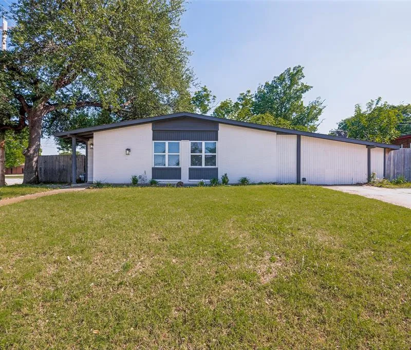 2122 Marilyn Lane, Arlington TX 76010