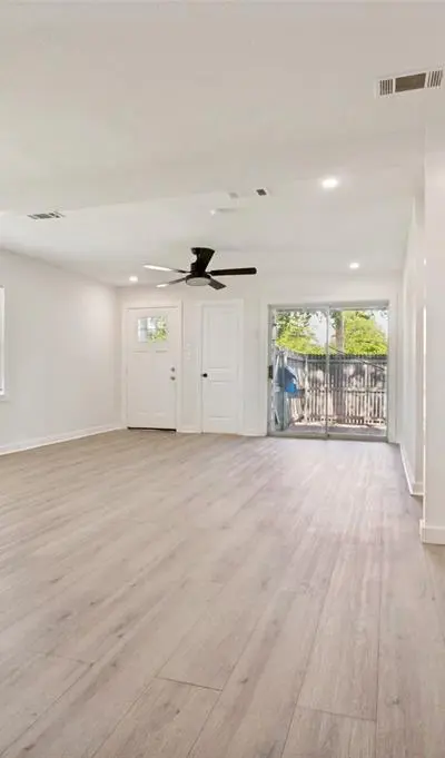 2122 Marilyn Lane, Arlington TX 76010 - Photo 3