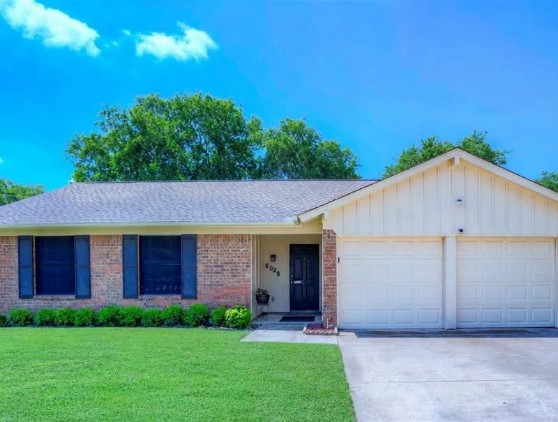 6028 Ridgecrest Drive, Watauga TX 76148