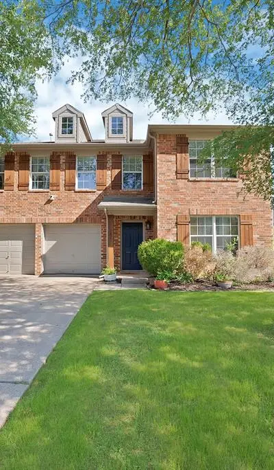 2827 Grandview Drive, Grand Prairie TX 75052 - Photo 2