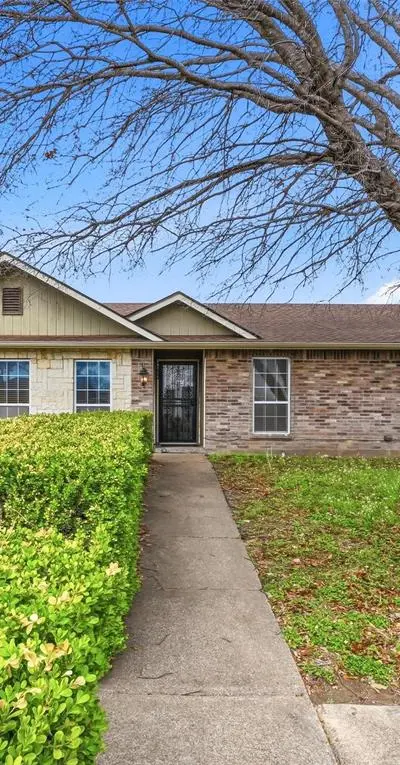 905 Brookhaven Drive, Lancaster TX 75134