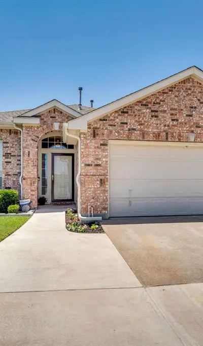6516 Fairglen Drive, Arlington TX 76002 - Photo 2
