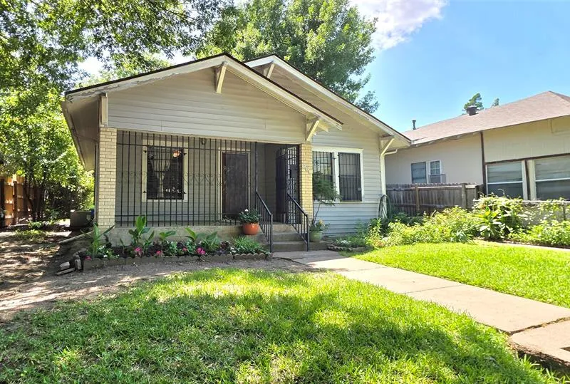 903 Cameron Avenue, Dallas TX 75223