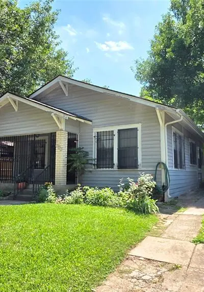 903 Cameron Avenue, Dallas TX 75223 - Photo 2