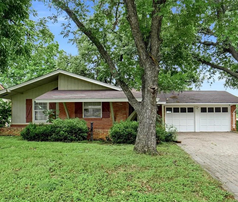 2222 Woodoak Drive, Irving TX 75060