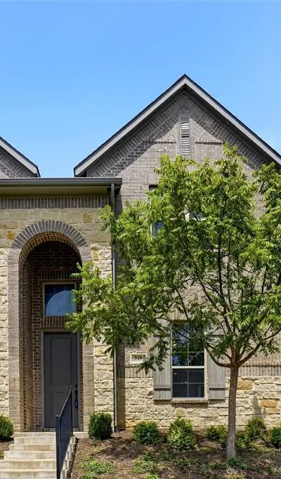 520 Ballustrade Drive, Irving TX 75039 - Photo 2